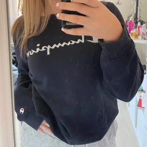 Champion sweatshirt 🖤 - Säljer min champion väl använd 🖤 pris går alltid att diskutera!!