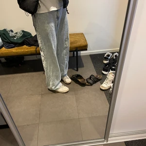 Monki jeans - Ljusblåa monki jeans i storlek 36