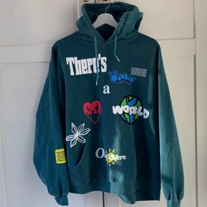 Hoodie Urban outfitters - Världens snyggaste hoodie använd sparsamt. Orginalpris 650 kr. 💕💕💕