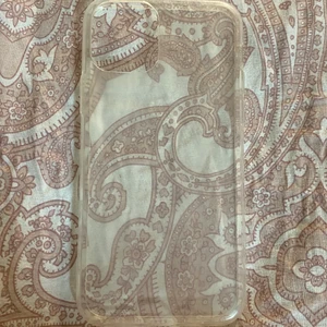 Iphone 11pro skal - Genomskinligt skal till iPhone 11pro, köpte fel förra året o sen dess har den bara legat i en låda❤️