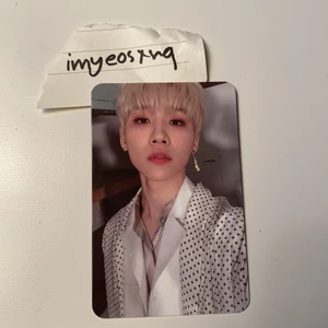 AB6IX Woong photocard - Offical Woong (AB6IX) photocard från B COMPLETE albumet. fint skick. kan mötas upp i stockholm eller skickas, jag står inte för postens slarv <33