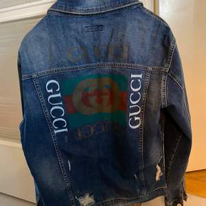 jeans jacka som ny skick mer info skriv