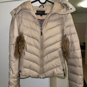 Hollies jacka - Hollies vinter/höst jacka i beige i väldigt fint skick 