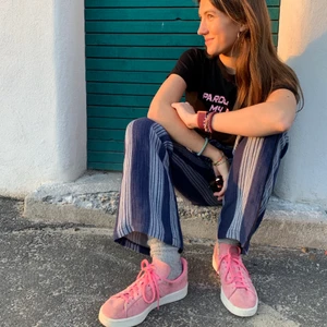 Adidas campus sneakers str. 38 2/3  - PINK Adidas campus sneakers, med lyserøde ikoniske 3 Adidas striber ! Gode til at danse i !!