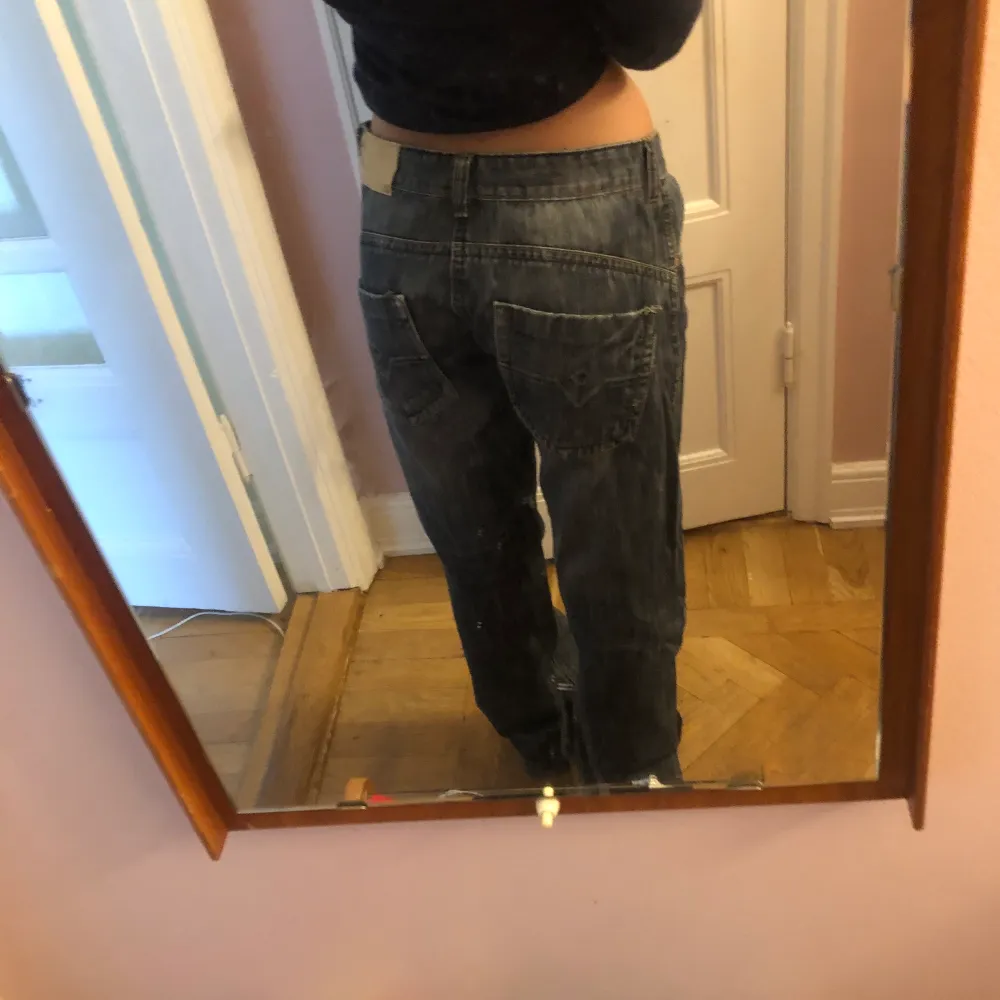 Asfeta jeans👖👖 säljer pga att de sitter för löst (för min smak) i midjan. Inga defekter. Jag är ca 173 lång. Jeans & Byxor.