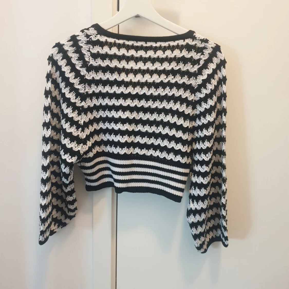 Stickad croptop - 90