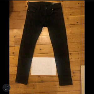 Diesel jeans svarta 31  - Normal fit, 7/10 condition, har inte använt dom på år. Kan skicka inom sverige eller mötas i stockholm