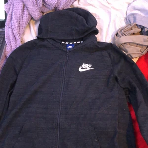 Nike tröja  - Svart Nike tröja som är super snygg i storlek L 