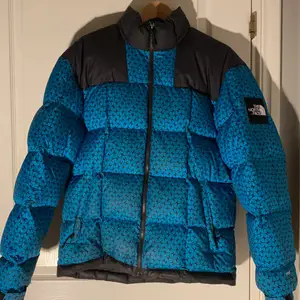 Säljer min north face vinterjacka som jag användt 1 vinter. Storlek s i herr och i bra skick. Nypris är 3000. Kom med bud