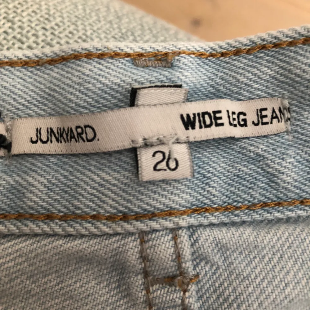 Jättefina junkyard jeans i storlek 26❤️‍🔥❤️‍🔥använder de inte då de är för små för mig❤️‍🔥❤️‍🔥. Jeans & Byxor.