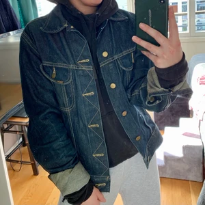 Jeansjacka Lee - Snygg jeansjacka från Lee. Strl M men passar S-L beroende på önskad passform