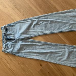Jeans  - Raka jeans från Monki, endast testade🥰 