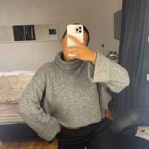 Stickad tröja - Jättefin croppad stickad tröja från gina tricot som ej säljs längre🤎🍂 perfekt till hösten 😍