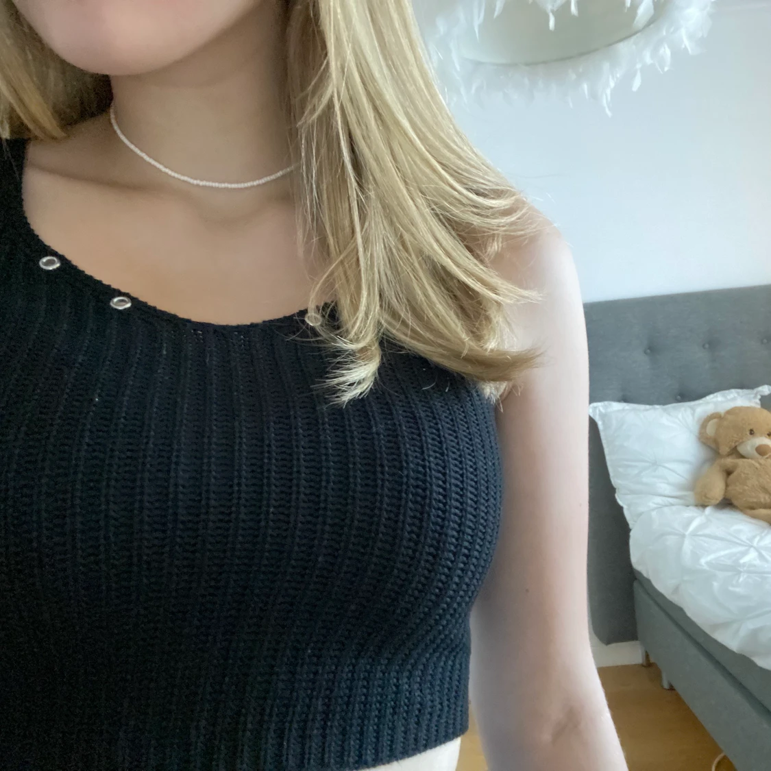 Svart topp med detaljer - 91