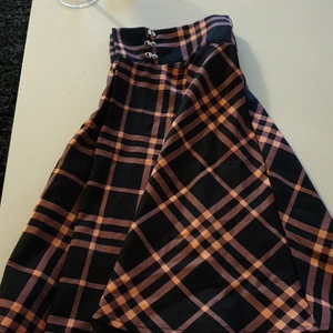 Kjol  - Kjol rutig,  super söt.. ALDRIG ANVÄND!! 