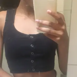  Säljer den  Crop top jättefin storlek xs only meet up in Malmö 