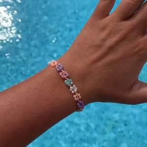 armband - armband med blommor 79kr/styck🌸 