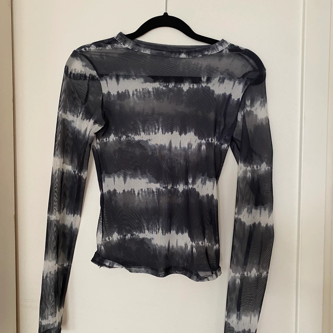 Tunn svartvit långärmad 🖤🤍 - 90