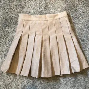 En jättefin, oanvänd kjol som är köpt på yesstyle! Perfekt skick och jättebra, tjockt material! Köparen står för frakt 💓