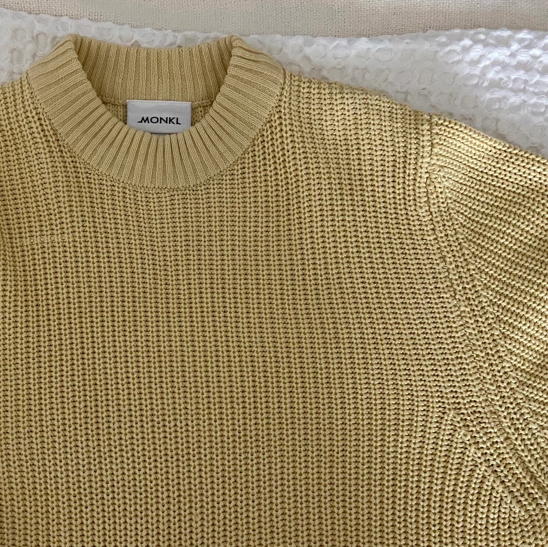 Stickad gul tröja storlek S  - 91