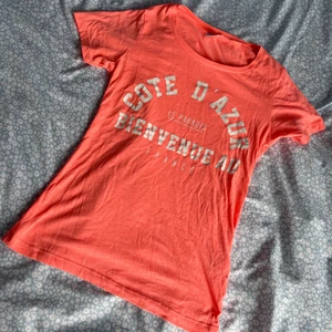 Gina Tricot T-shirt XS - Orange Gina Tricot tshirt med vitt tryck i storlek XS, i fint skick. 