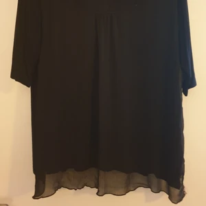 Tunika, mycket fin  - Då jag har ryggskada kan jag inte mötas eller leverera, så antingen hämtas på plats eller så skickar jag!    Kontant eller swish. 