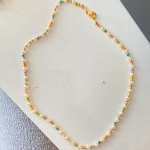 Pärlhalsband - Pärlar handgjorda pärlhalsband med spänne 💕 pris varierar mellan 95-120 kr + 15 kr frakt🌼 