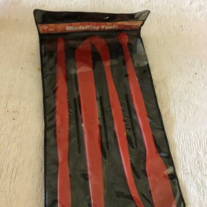 Modellering verktyg  - För model lera. I fint skick. Jag tar helst swish betalning och skickar mottagande betalning 