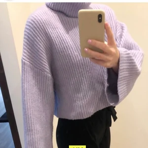Stickat tröja från Monki - En fin stickad tröja från Monki i bra skick, köpt här på plick men säljer pga. Att den inte andväns. Köparen står för frakt