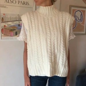 Stickad väst  - Kabelstickad väst från Arket 