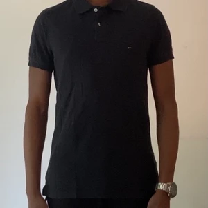  Tommy Hilfiger Piké skjorta storlek M -  En Piké skjorta från Tommy Hilfiger i storlek medium