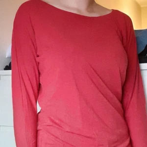 Röd tröja - Skön röd tröja! Knappt använd och bra kvalité. 