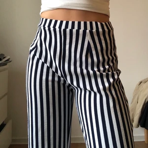 Blå-vit randiga byxor - Köpt i Thailand. Knappt använda. 