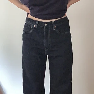 Levis stay loose jeans - Levis jeans i modellen stay loose köpta för 899 men aldrig använda. Säljer då jag köpte i fel storlek! Skriv vid intresse eller för fler bilder!