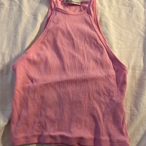 TOPP - Kommer inte längre till användning! Vill ha bort allt så kika gärna in andra toppar för ett bättre pris för båda!! 