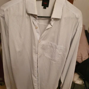 Skjorta  - Jättefin herrskjorta som knappt är använd 