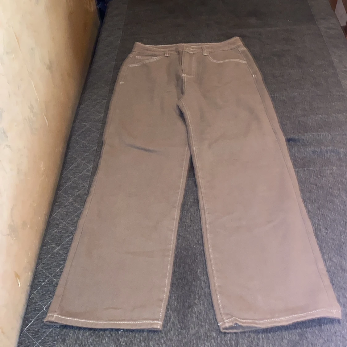 Knapp slätt jeans (brun) - 90