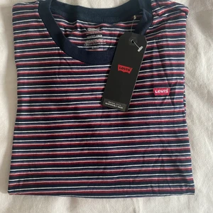 Tshirt - Helt ny Levis tshirt. Storlek S.