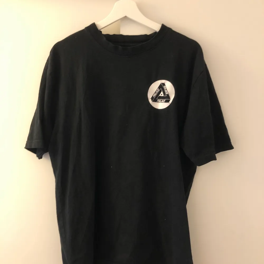 Size : M, cond 9/10, kan sänka pris vid snabb affär. T-shirts.