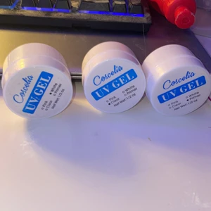 Uv gel - Jag säljer mina 3 uv gel och ett clear poly gel, 1 uv gel för 10 alla 3 för 25 och mitt poly gel för 15kr