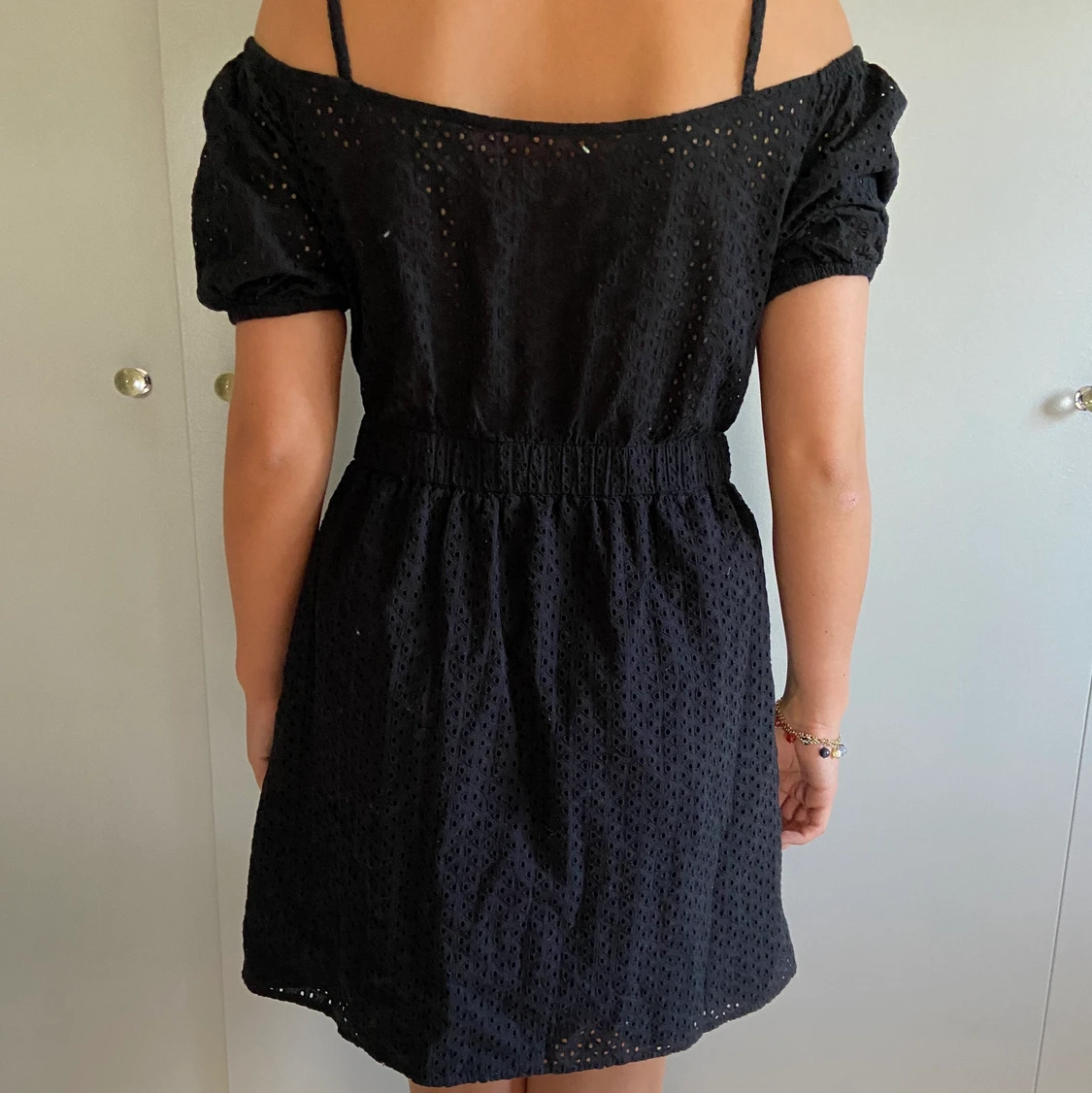 SVART KLÄNNING  - 90