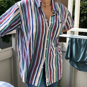 Stor asfet skjorta! - Riktigt snygg skjorta som jag köpte second hand på myrorna tror jag! Är väldigt stor (xxl) men sitter snyggt som overzised tycker jag! Väldigt bekväm också❤️‍🔥 Möts helst upp i Göteborg men vid leverans tillkommer frakt!