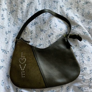 Väska - Fin väska som jag köpt på secondhand, aldrig använt💕