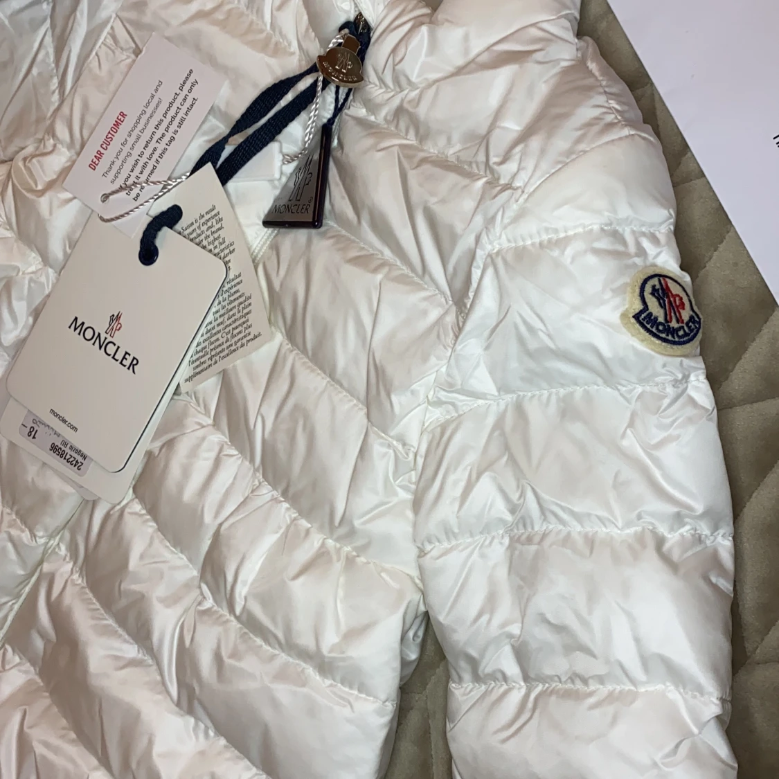 Moncler jacka jätte fin och söt. - 90