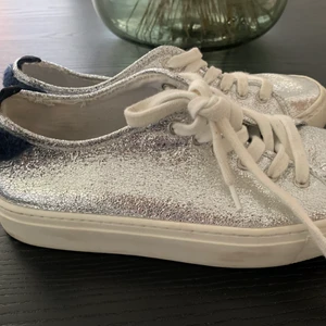 Zara sneakers  - Knappt använda från zara . 