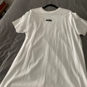 T-shirt klänning från Vans  - Oanvänd storlek L men passar en medium 