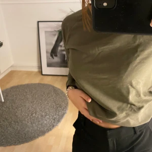 Tunn collegetröja  - Grön college tröja från Hm i str  XS, 50kr + fraktkostnaden 