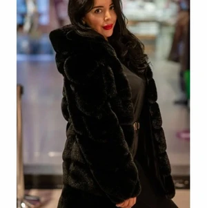 Fuskpäls lång mink jacka - Fuskpäls lång Jacka från Garoff. För bilder är det bara att skriva!