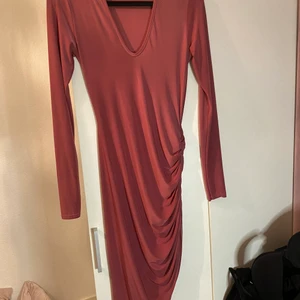 Klänning  - Använd en gång 