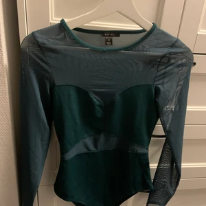 Grön body aldrig använd!  - Grön snygg body som jag aldrig använt, köpt i somras! Storlek XS!